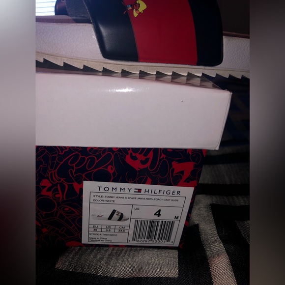 White Tommy Hilfiger Space Jam Slides for Kids - Picture 5 of 6